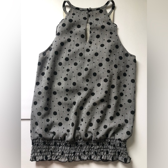 The Limited Size Small Sleeveless Gray Black Dot Ruffled Shirt - Picture 7 of 7